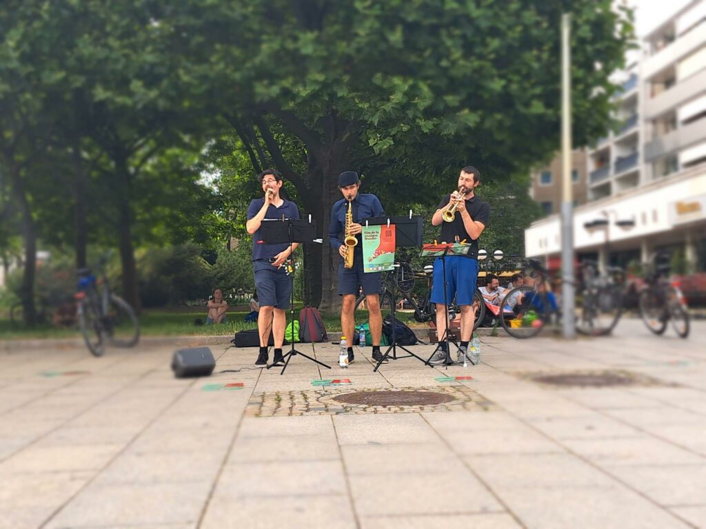 SwingTanzTrio auf der Hauptstraße in Dresden